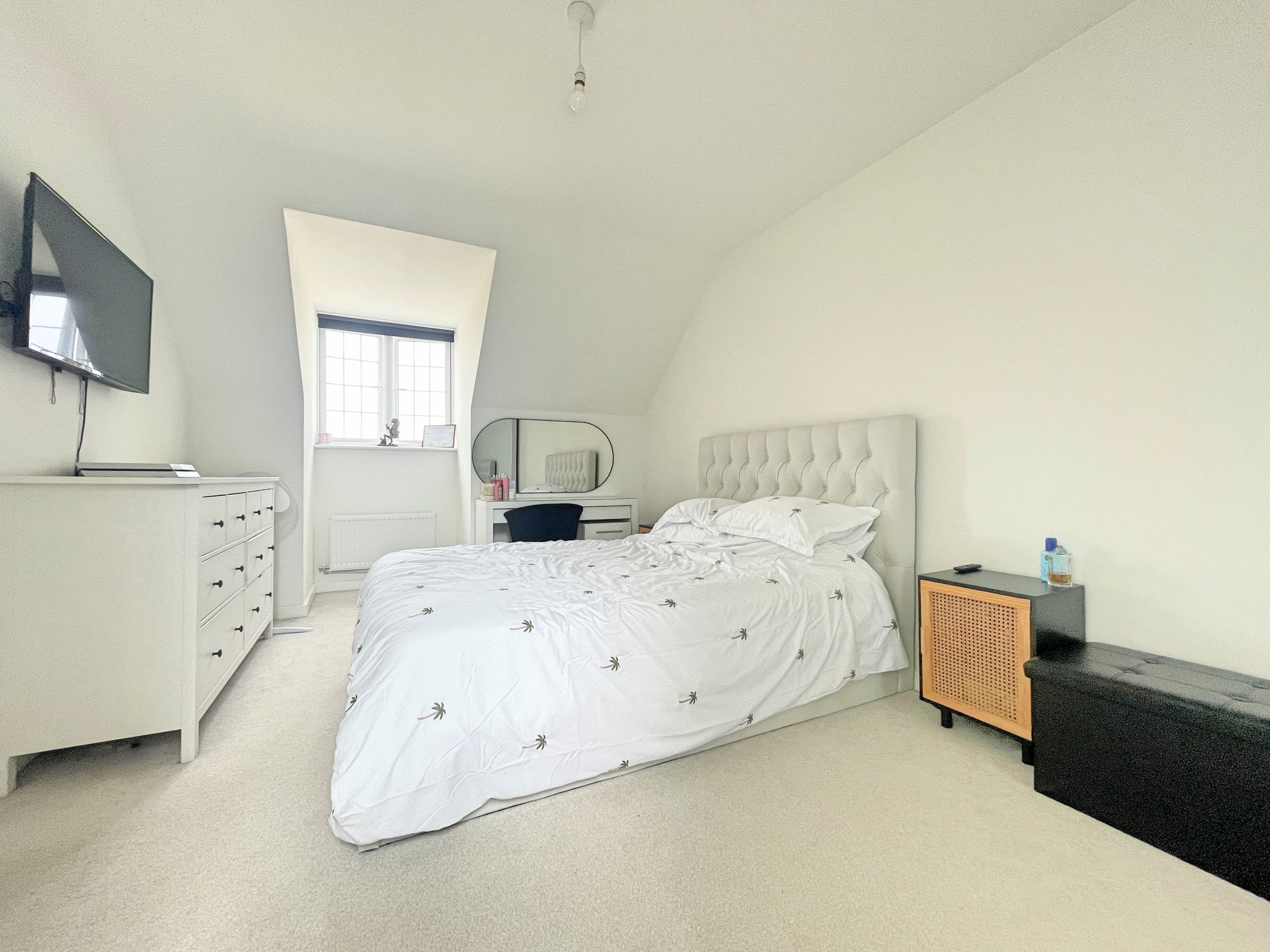 26 Ager Avenue bed11