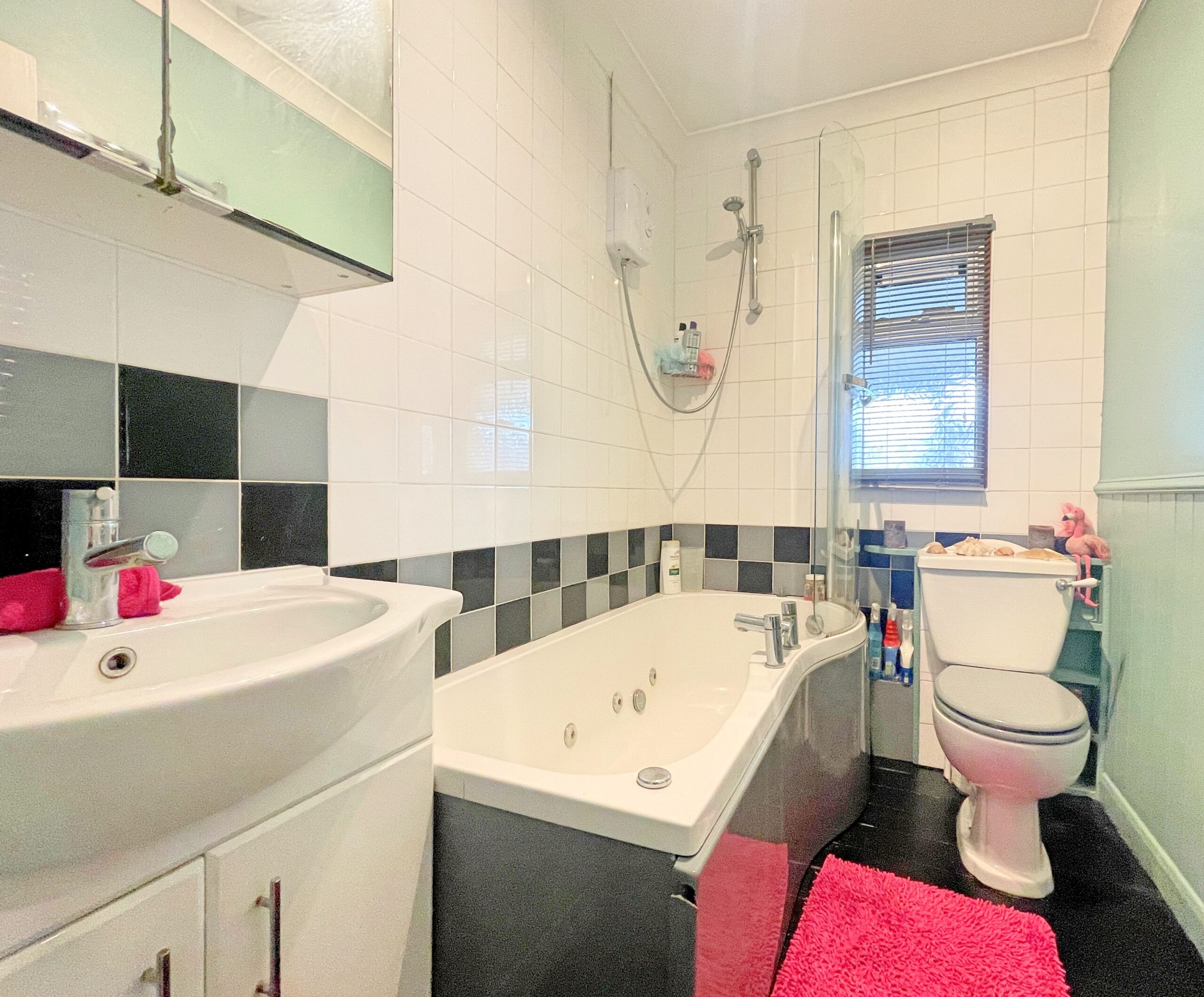 77 Brook Road bath