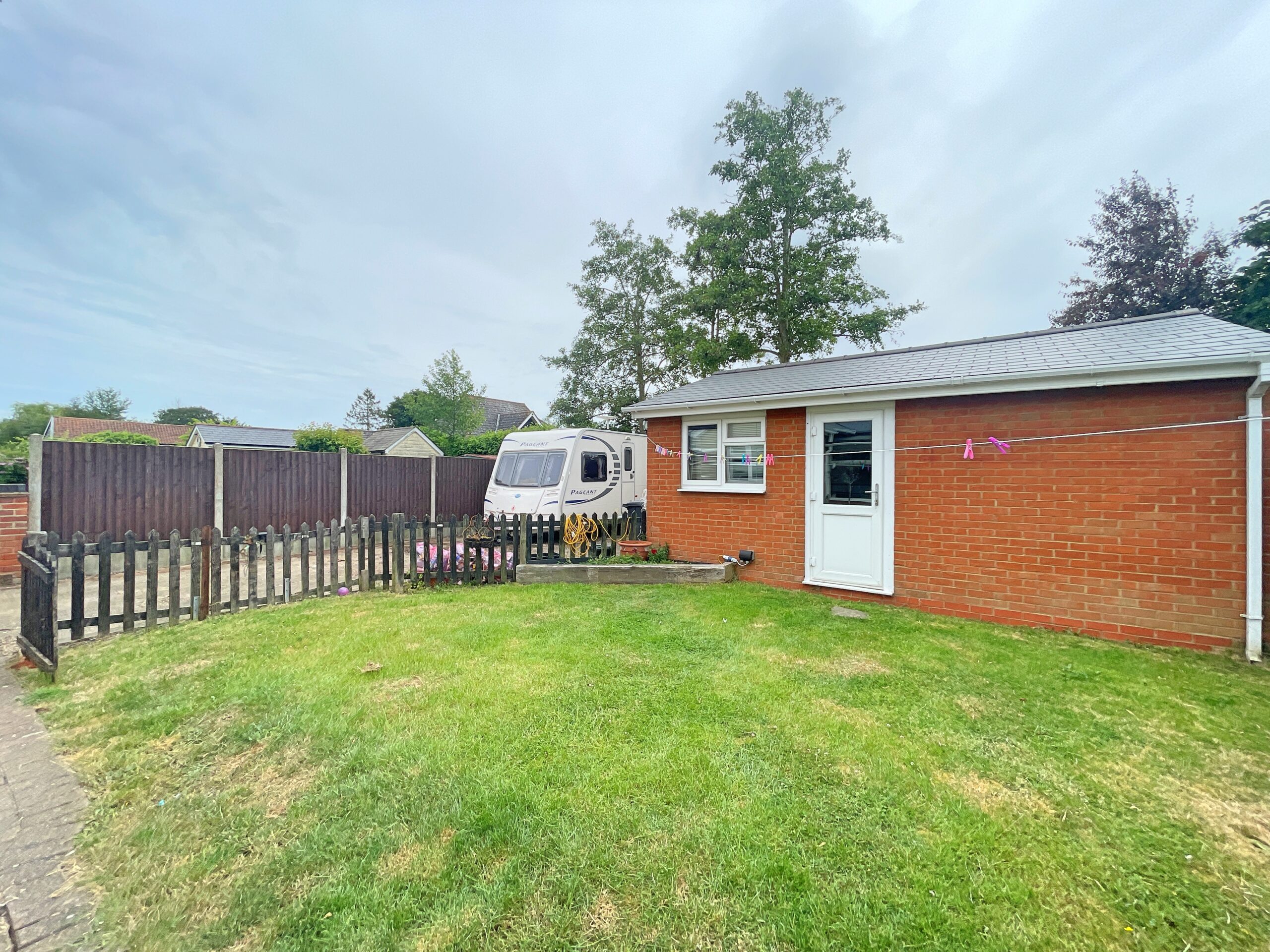77 Brook Road garden2
