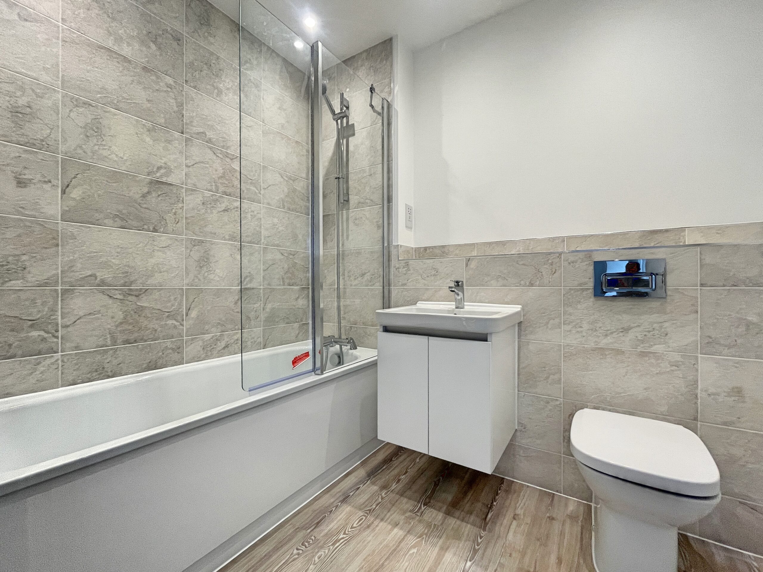 Plot 143 Aylatts Green bath