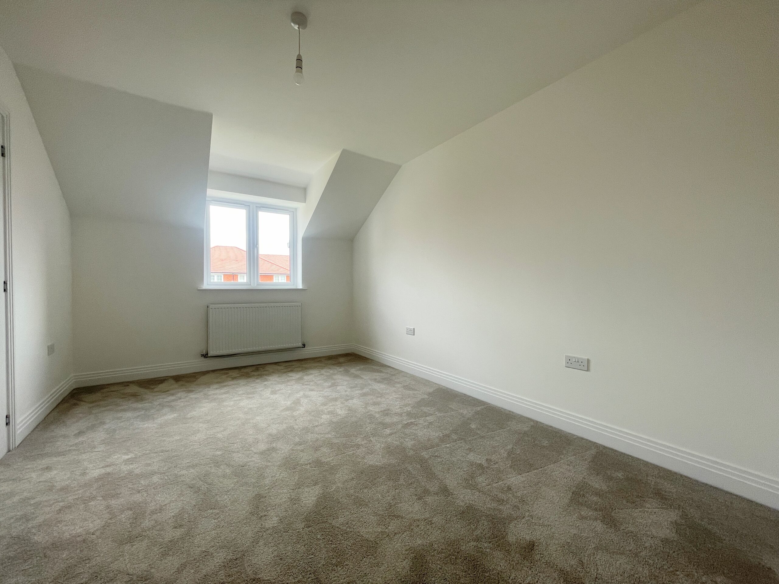 Plot 143 Aylatts Green bed1