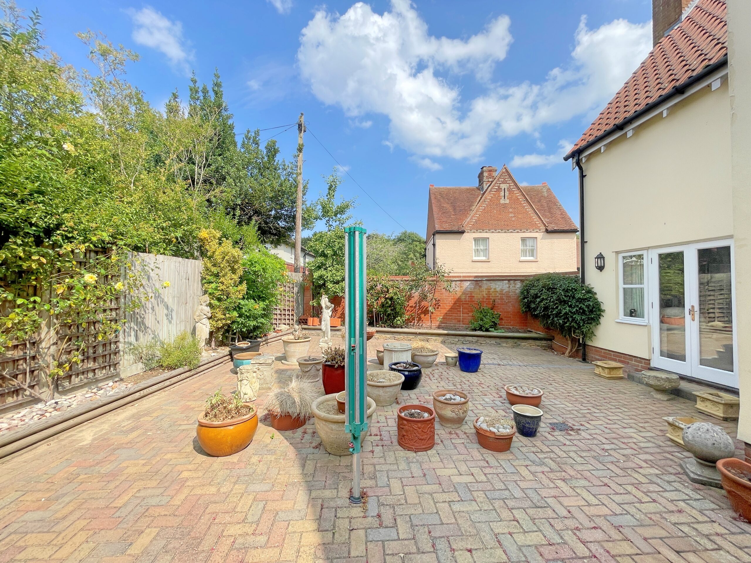2 Margery Allinghma Place garden