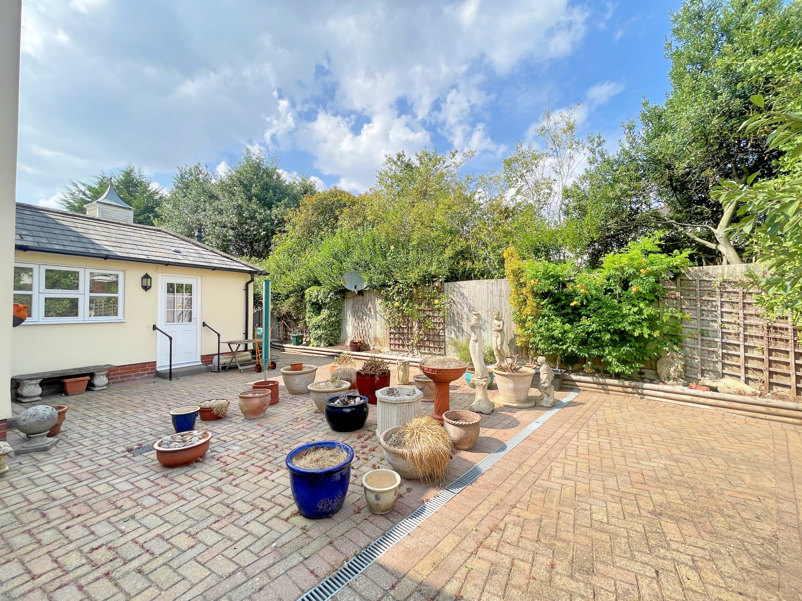 2 Margery Allinghma Place garden2