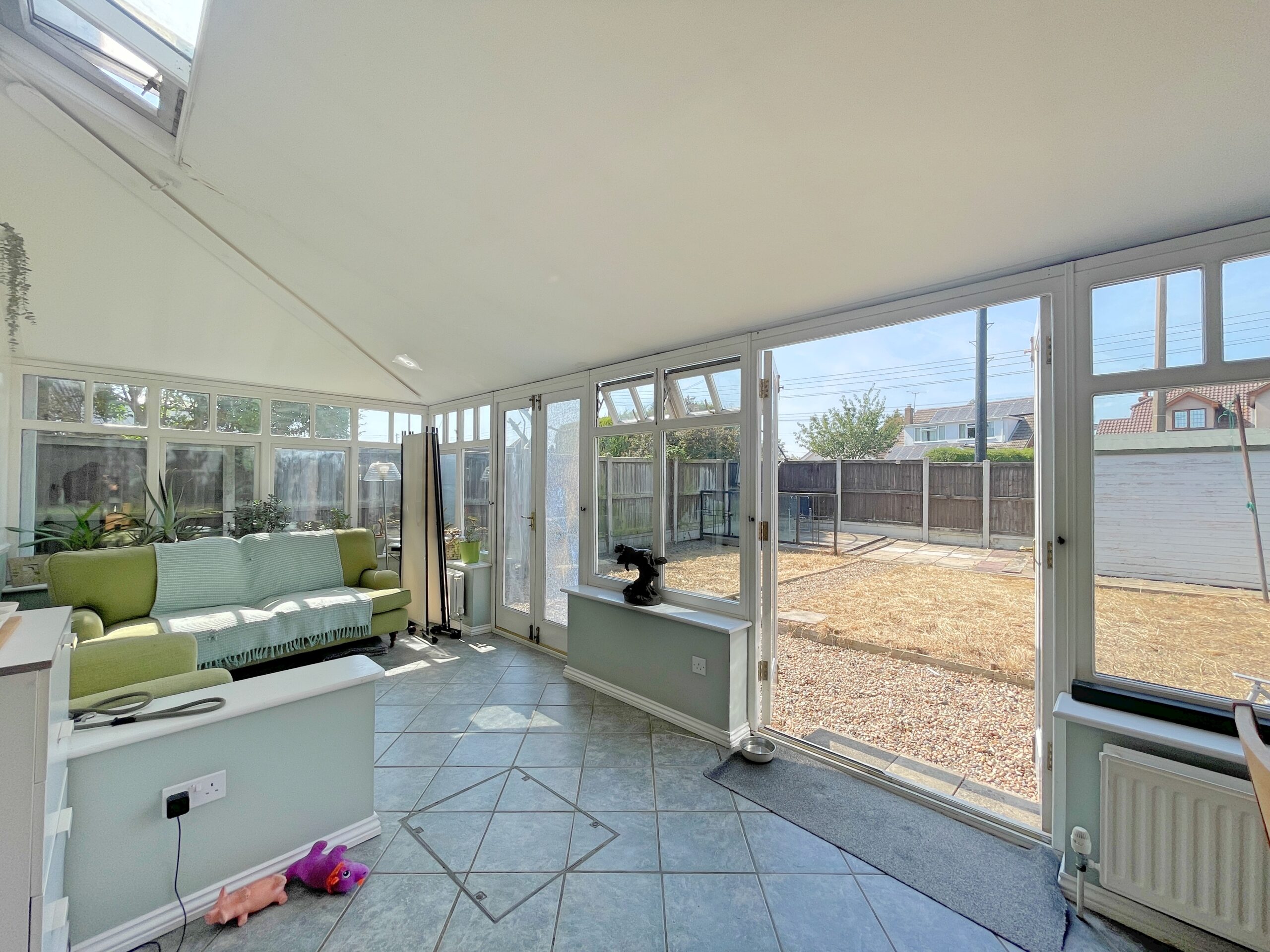 15 Francis Close cons
