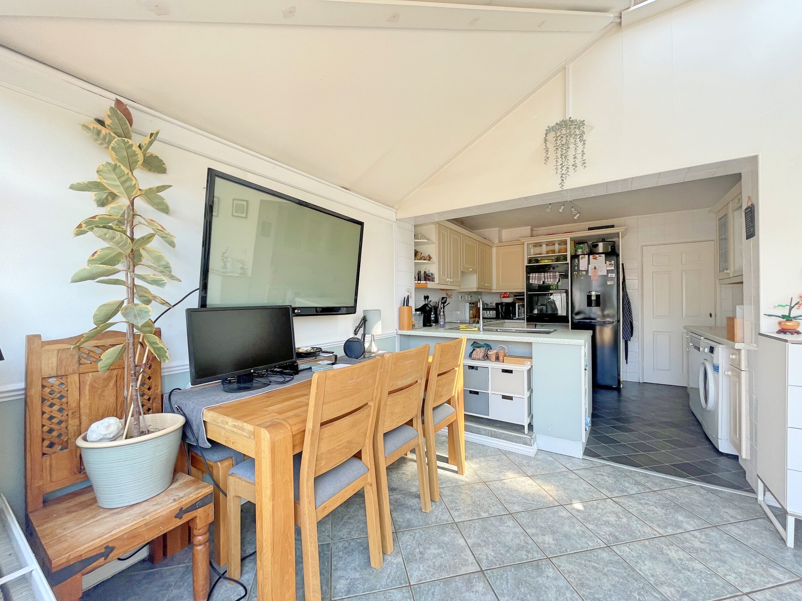 15 Francis Close kd
