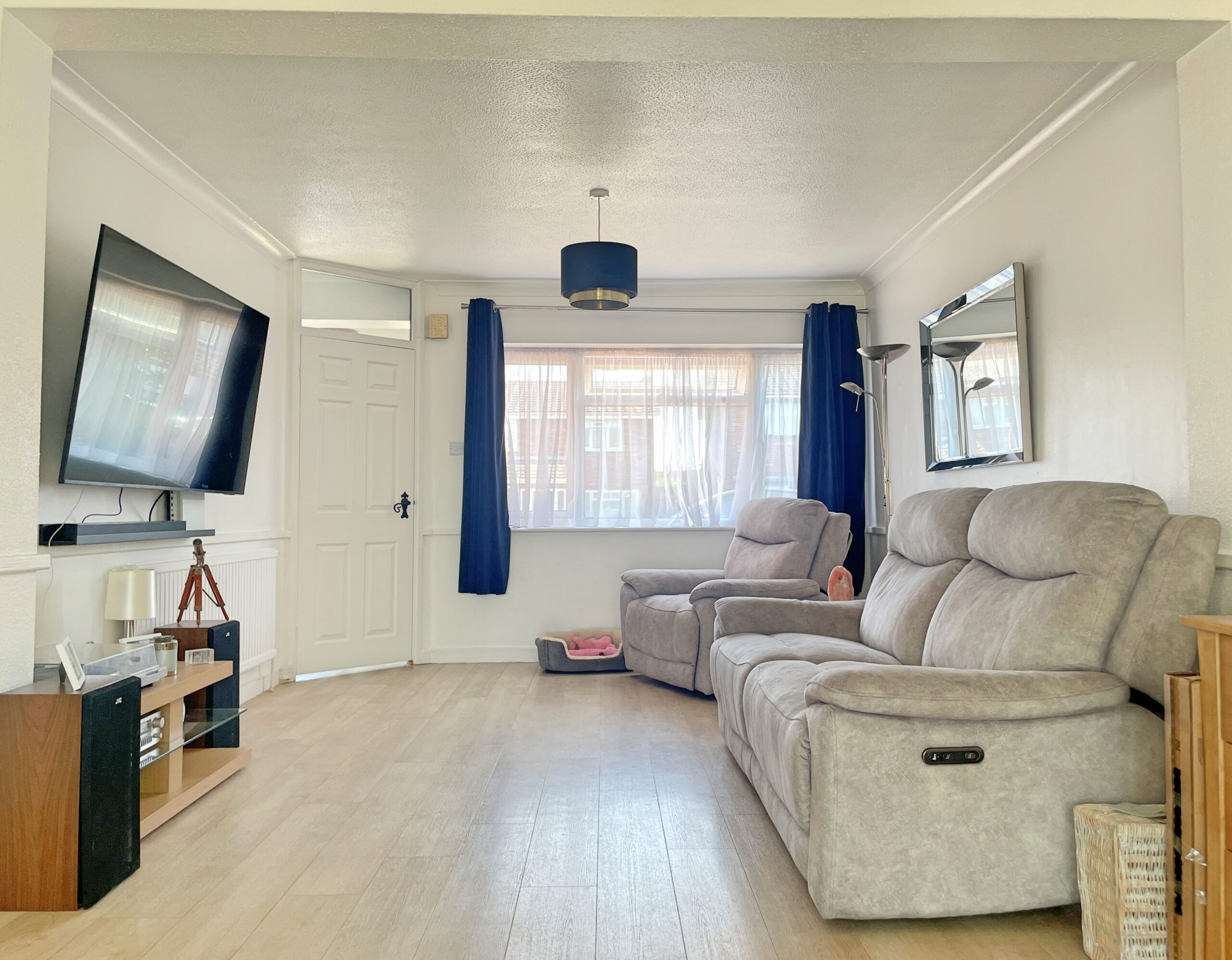 15 Francis Close l