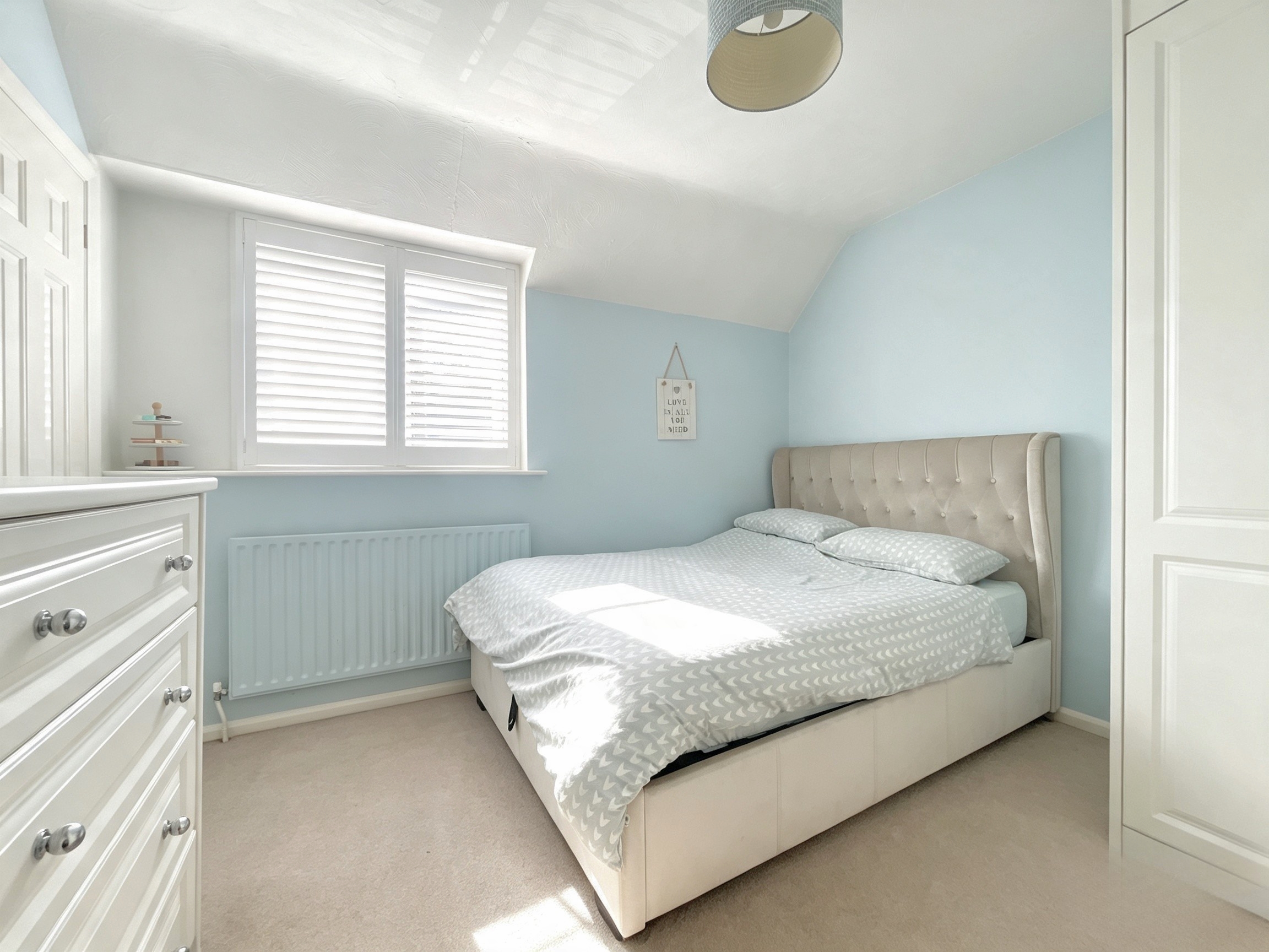 Hawthorn Cottage bed2
